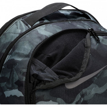 NIKE BRASILIA 9.0. BATOH - Maskáčová č.7